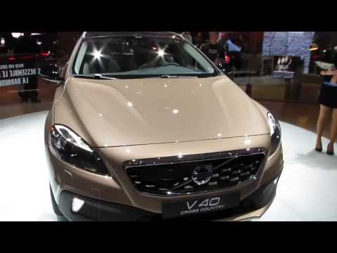 Volvo V40 Cross Country exterior view walk around