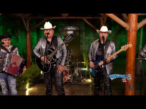 Los Juniors De Mexicali Ft. Chuy Lopez - Cuando Me Pegue El Chicle (En Vivo 2022)