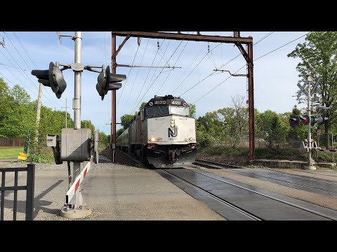 NJT 4120 F40PH-2CAT on 853  ( in 4K)