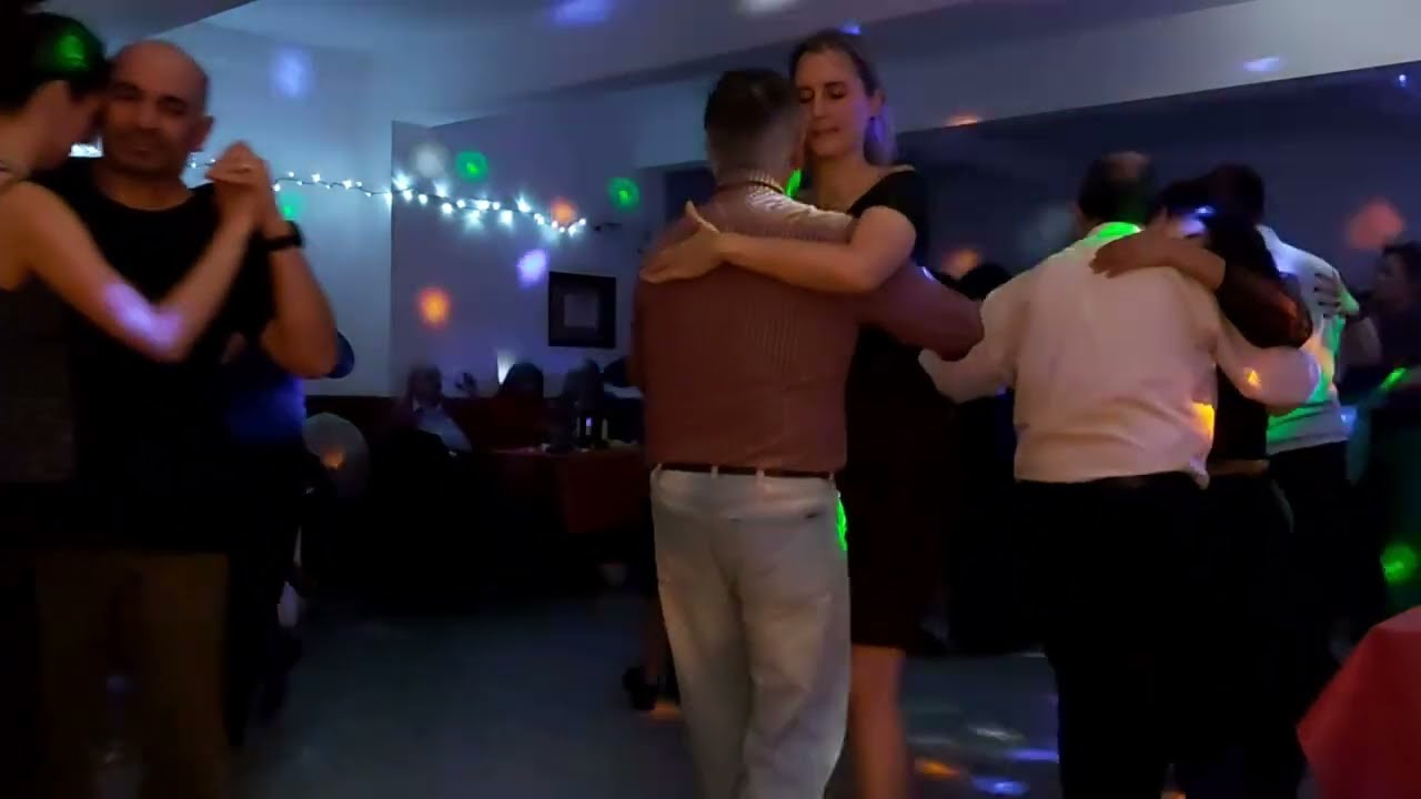 04/03/23 Héctor Varela "Silueta porteña" TDJ Aldo Orrego🎧La Milonga de Mary & Hugo☃️USHUAIA