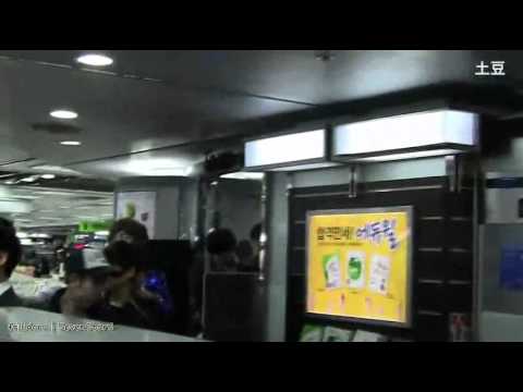 120422 EXO-K MAMA Fan sign HOTTRACKS.avi