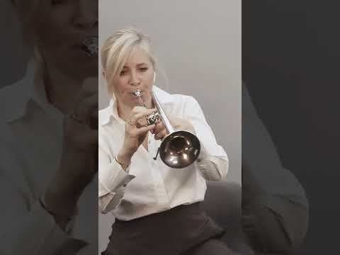 English trumpet virtuoso Alison Balsom plays Haydn's ground-breaking Trumpet Concerto! #Shorts