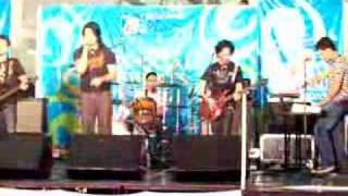 Cueshe - Walang Yamang Mas Hihigit Sayo (Live)