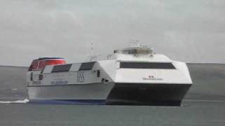 preview picture of video 'HSS Stena Voyager at Stranraer 17 May 2009'