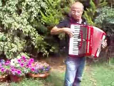 "Krovim Krovim" TV theme in Accordion