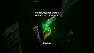 हवाई जहाज पर कभी भी Laser Light मत मरना