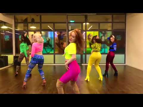 SARA GALAN FEMININE VIBE / FLOORWORK