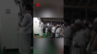 CEMAAT CAMİDE NAMAZ KILDIRAN İMAMIN JET HIZINA YETİŞMEKTE ZORLANDI!