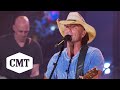 Kenny Chesney Performs “American Kids” at 2015 CMT Music Awards
