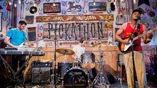 Lucky Barn Series (S01E03) Son Little - The River @Pickathon 2014