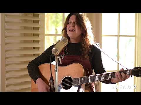 Folk Alley Sessions at 30A: Caroline Spence - “Mint Condition”