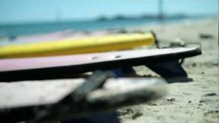 preview picture of video 'International Students Learn to Surf in Adelaide, South Australia'