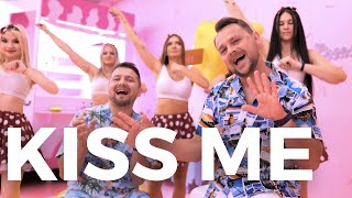Musik-Video-Miniaturansicht zu Kiss me Songtext von Selfie