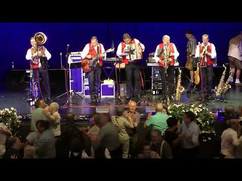 Orginal Almrauschklang -- "45 Jahre" -- beim Frühschoppen -