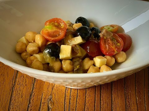 Ensalada de garbanzos, tomate y anchoas | Simple y ¡sorprendente!