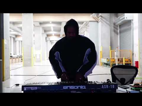 Kanye West "YE" cooking up a Beat with Samples Live!