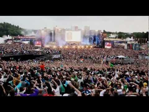 Tomorrowland 2012 Sunday - David Guetta & the Tomorrowland Crowd: biggest sit-down ever?