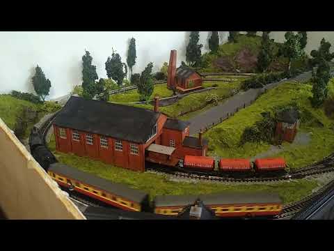 An N Gauge layout built into a suitcase. http://www.smallngaugelayouts.com/suitcase-layout-1/