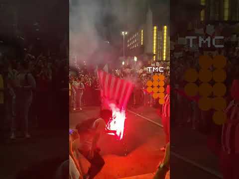 Protesto em BH queima bandeira dos EUA e acende debate