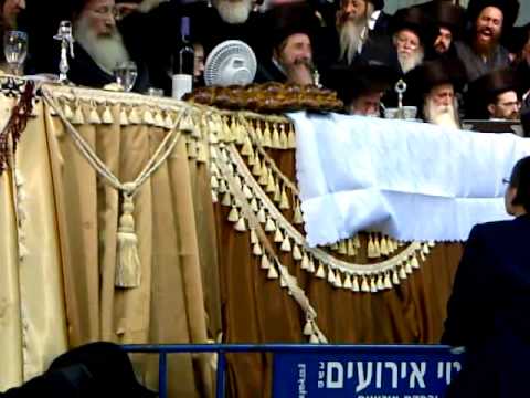 Rachmastivke Wedding , The Rebbe Shlita Lebedig at the top table!