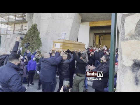 Ave Maria in Chiesa per salutare la cantante 32enne Piera Napoli