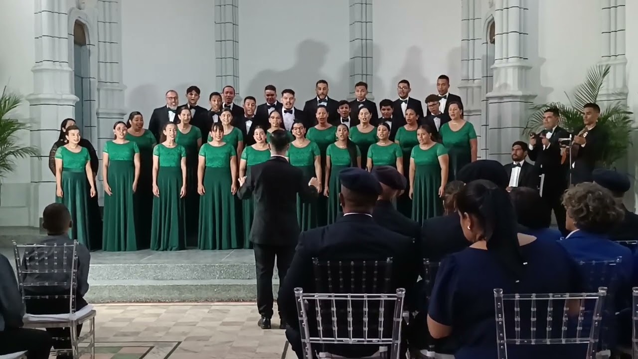 Coro Polifónico "Adelis Fréitez" Performs "Clemencia"