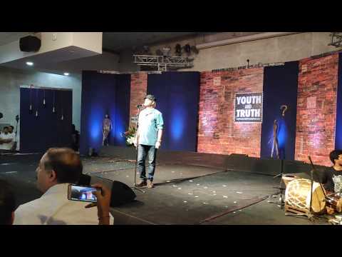 Mohit Chauhan welcoming Sadhguru at JNU for #YouthAndTruth