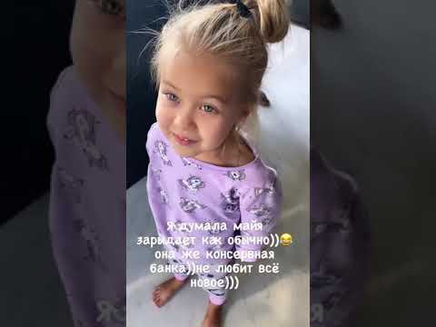 Оксана Самойлова сняла на видео реакцию дочерей на ее розовые волосы