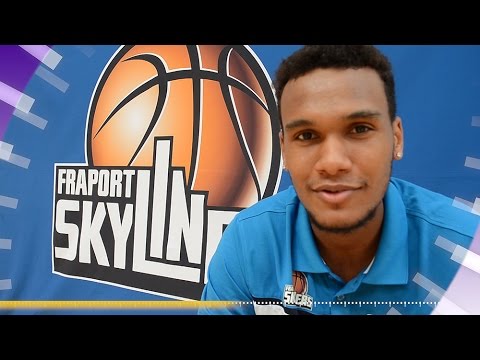 Basketballer der Fraport Skyliners gegen Rassismus