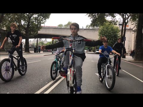 download lagu mp3 mp4 Wheeles, download lagu Wheeles gratis, unduh video klip Wheeles
