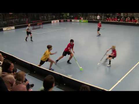 Koovee 05 salibandy vs VesVi Mustat III era loppu 281018