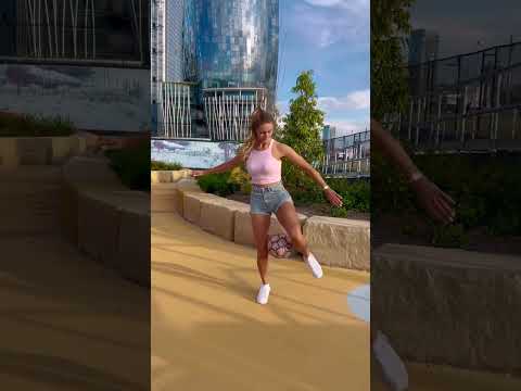 Every freestyler has their own personal style.Another talented soccer player. @lia.lewis #freestyle