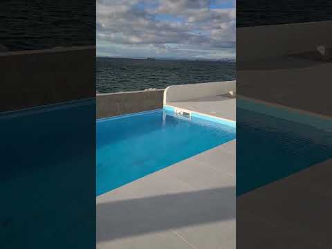 terrasse piscine jardin-rocaille-cascade-sol-pierre-naturelle