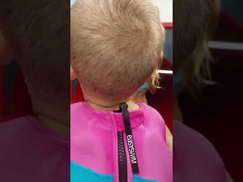 Jaicey en Givano glijbaan lol 🤩🤩