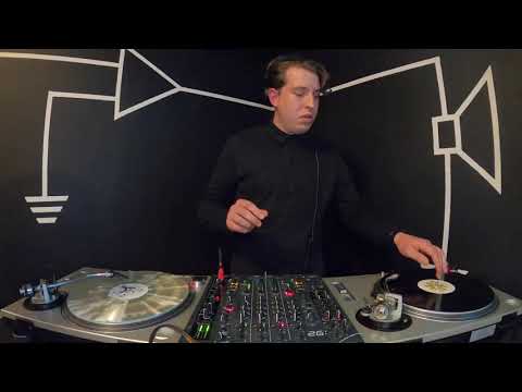 Stefan Janiot_Vinyl set en Circuito Futuro - Turntable Dealer