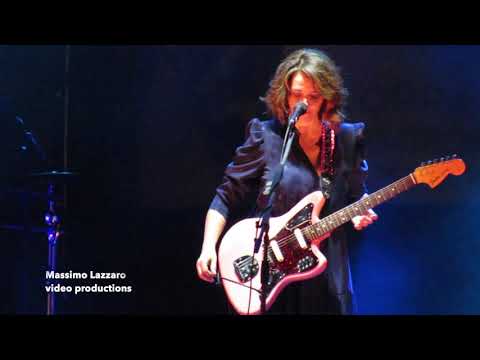 Carmen Consoli canta "Sentivo l'odore"