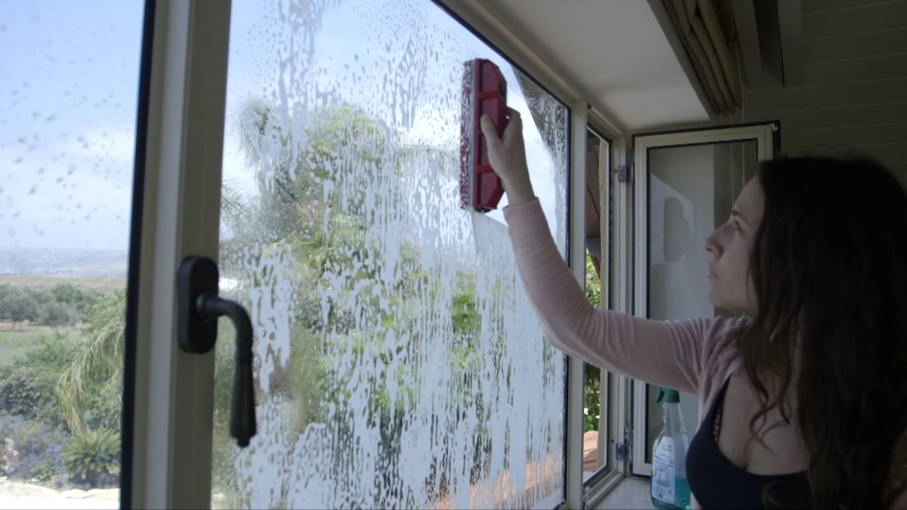 The Glider S-1 // Magnetic Window Cleaner // Single Glazed Window video thumbnail