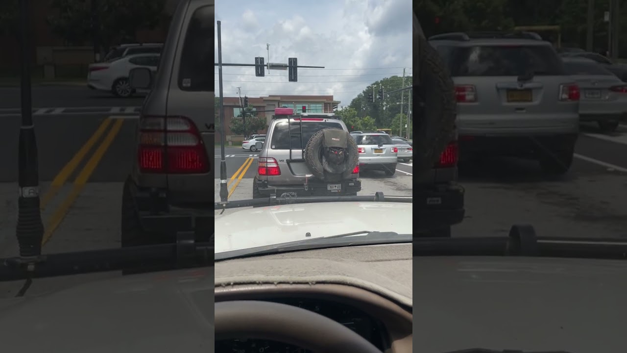 you on here bro? @out_venturing at a red light  #offroad #landcruiser #lx470