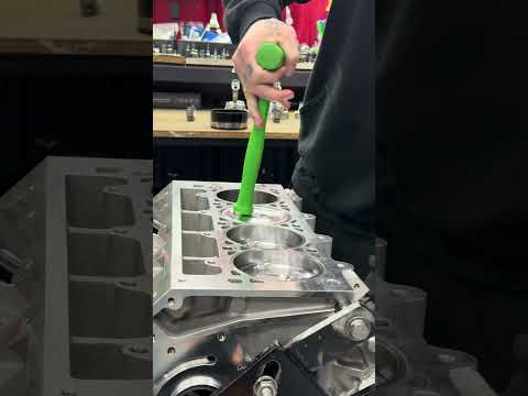 Aftermarket CP Carrillo Pistons and Wiseco Boostline Rods getting installed in this LTR Block🔥
