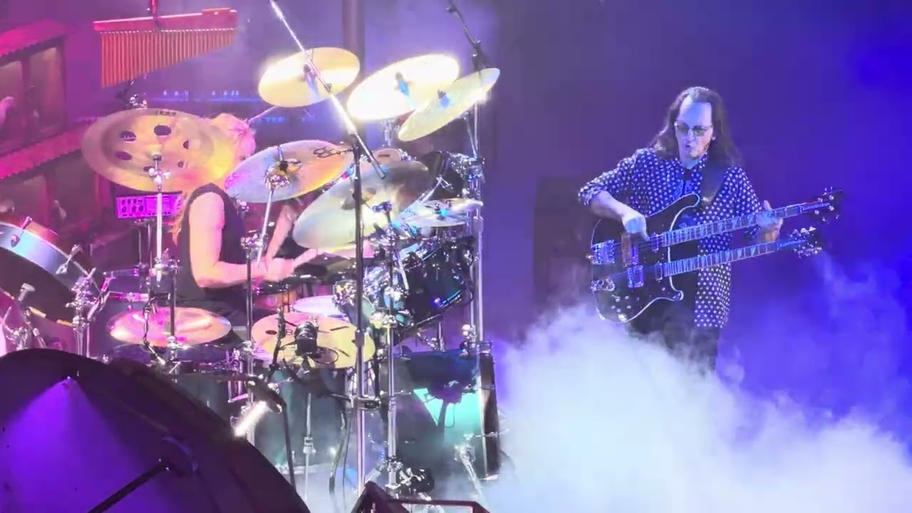 Rush is back! - Xanadu (First song with Anika Nilles!) Live at the Forum in LA 2026 - YouTube