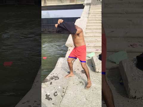 गंगा में मिला लड़की का पर्स 😱 अंदर क्या निकला देखो! #shorts