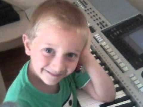 SEDELA U VODY YAMAHA PSR S900