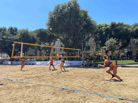 Beach volley a piazza Duomo, l'atleta canadese: "Questo posto è incredibile"