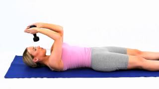 K45. Nằm ngửa tập mạnh cơ duỗi khuỷu với tạ tay