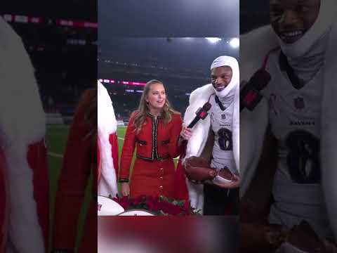 How many Ravens players does it take to try a football cake 🤔