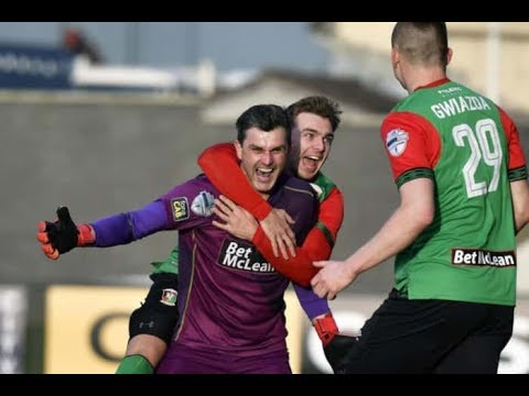 The goalkeeper of Glentoran a goal from his half field