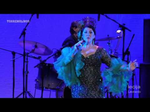 LOLA VEGA: "Castillitos en el aire" Torremolinos