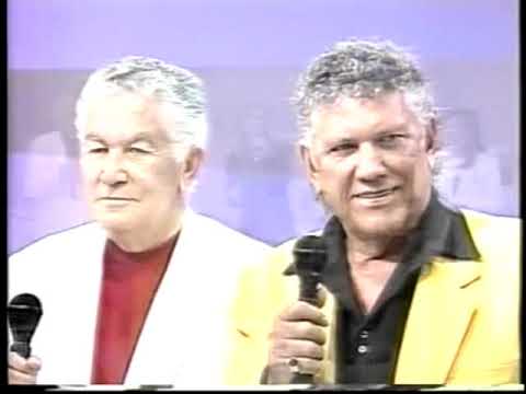 Lendas do Sertanejo: Tonico e Tinoco, Chitãozinho e Xororó, Sandy e Junior na Hebe Camargo