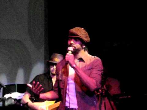 Soulpersona Ft. Darien "Can't Hide" Live