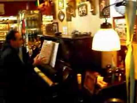 Carlos Guido tocando en Restaurant "Campo Porteño".